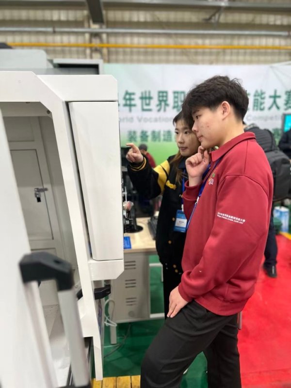 深富策略 中职生技能大赛夺冠获央企直聘，18岁少年有望月薪过万